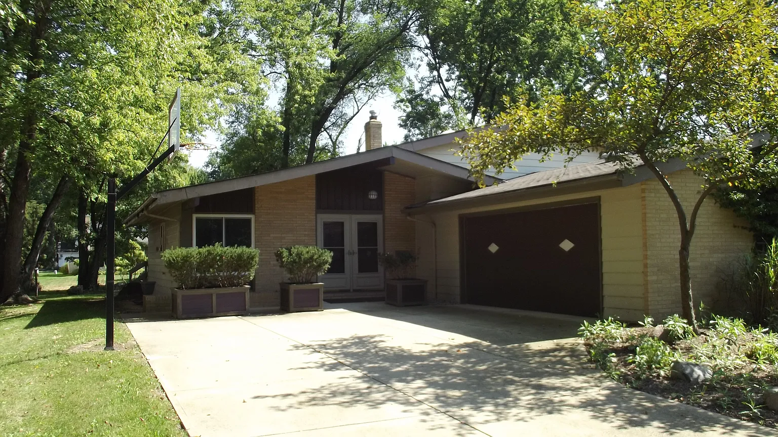 4139 Shelley Dr photo 1