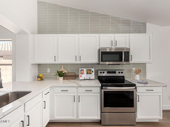 3rd image of 23996 W HIDALGO Avenue