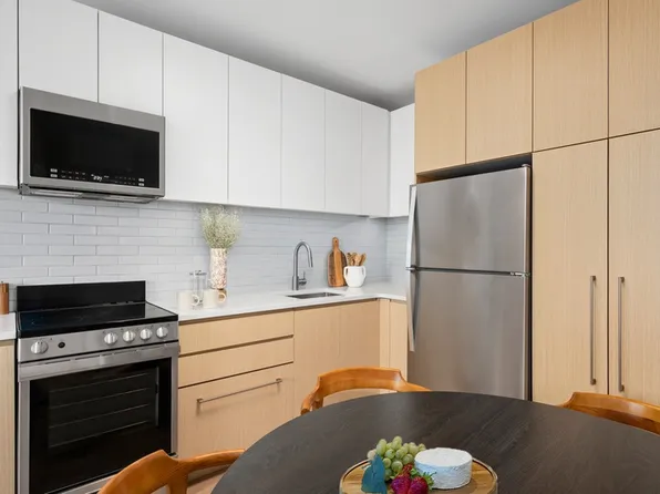 249 Willoughby Avenue image 2 of 28