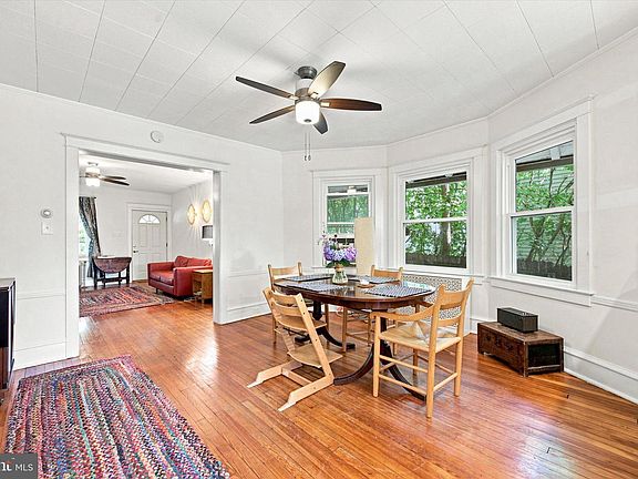 4th image of 129 Harrison Ave