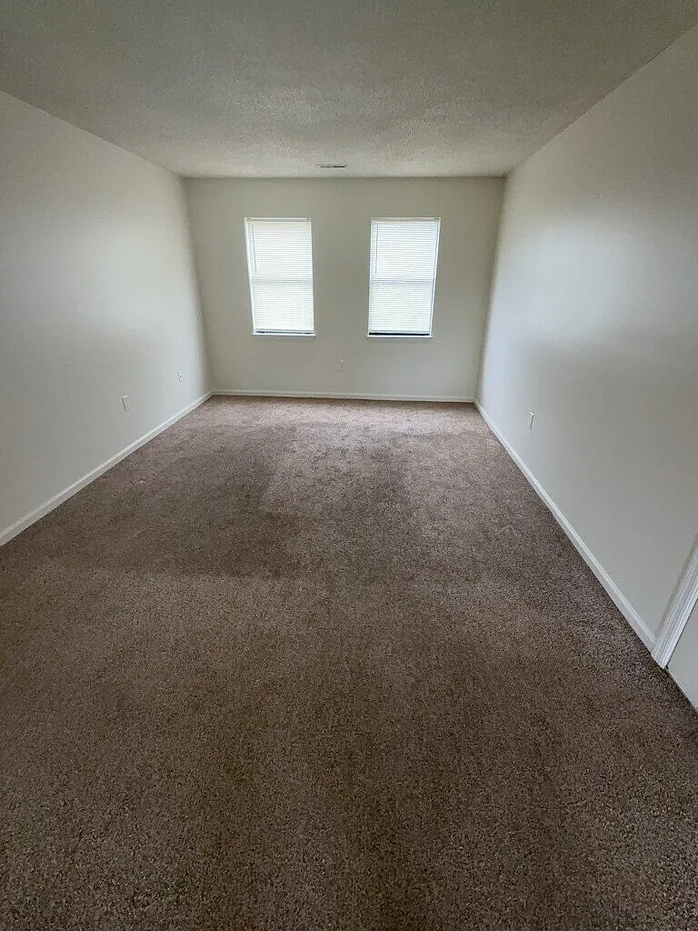 2 bed, 1.0 bath, 793 sqft, $1,095 — Photo 2