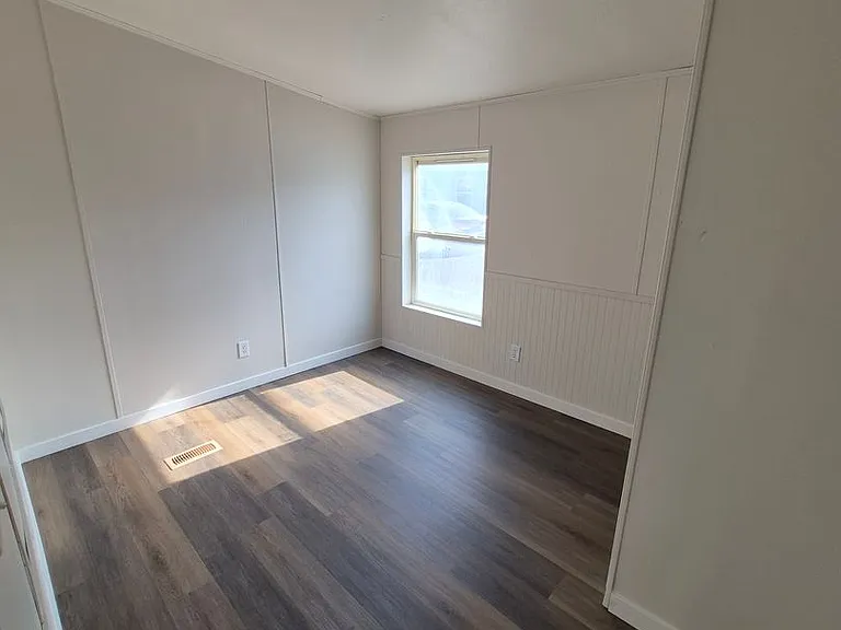 341-343 NW Hemlock Ct — Photo 14