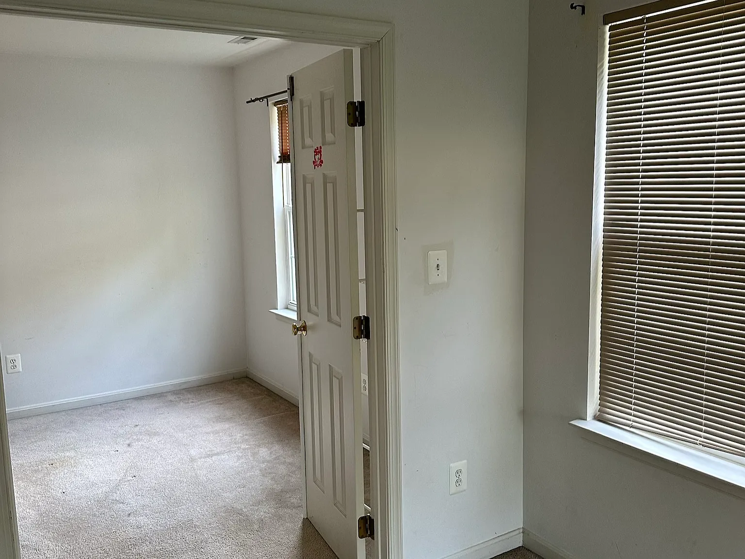 11911 Hunters Ln — Photo 4
