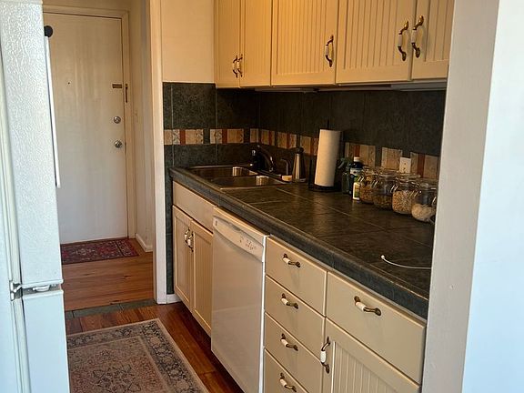 5th image of 937 N Clarkson St APT 505