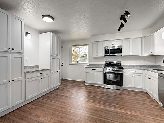 5th image of 2920 Northglen Dr