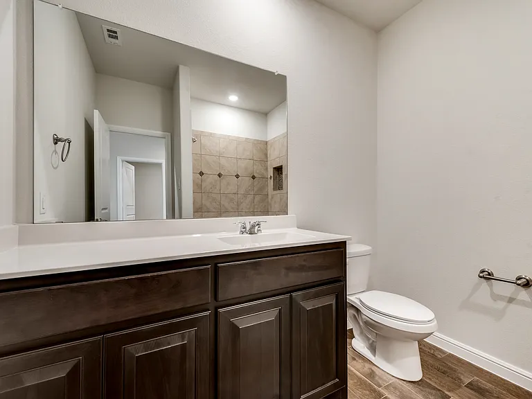 415 Helm Ln — Photo 2