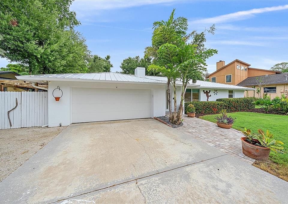 1st image of 4271 LAGO WAY