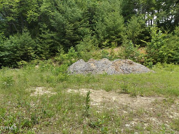 4th image of 701 Heartwood Ln #2