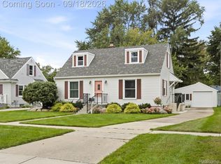 3021 10th Ave, Port Huron, MI 48060