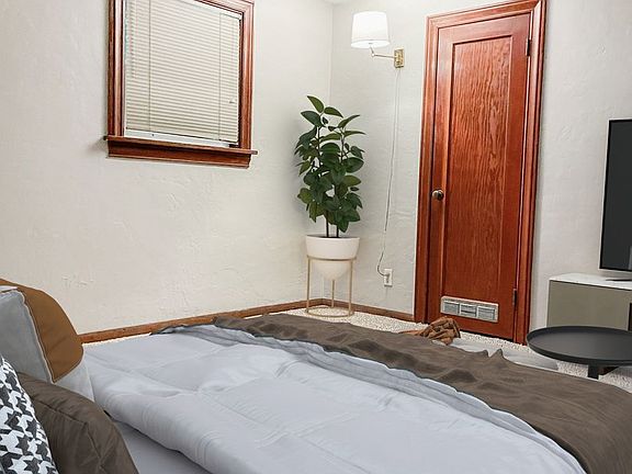 5th image of 237 7th Ave W #1