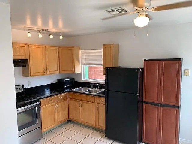 812 W McKinley St — Photo 5