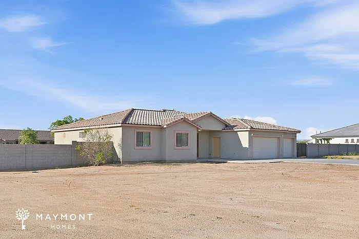 3 bed, 2.0 bath, 2133 sqft, $2,300 — Photo 3
