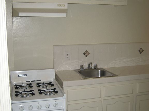 2nd image of 338 N New Hampshire Ave APT 1