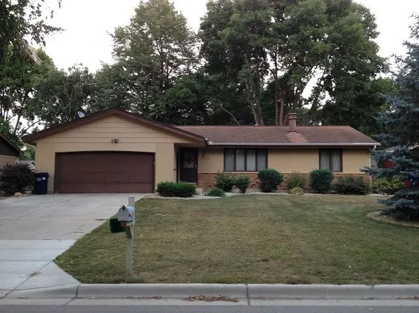 1047 Tyler St S, Shakopee, MN 55379
