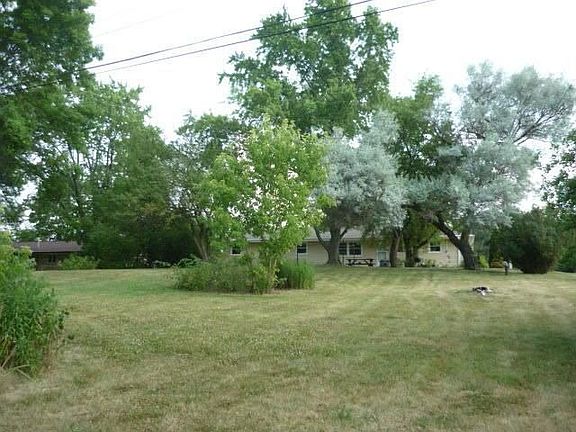 3rd image of 12122 W Plainfield Ave