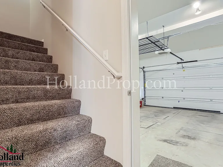 1094 SE Alika Ave — Photo 15