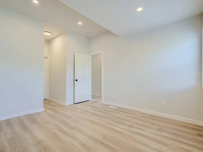 1704 S Hanford St — Photo 15