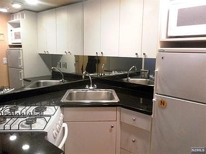 4th image of 411 Park Pl APT 5E