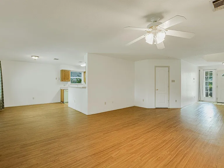 13917 Maricella Ln — Photo 6