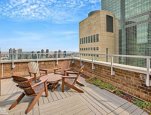 3rd image of 333 E 45th St APT 12A