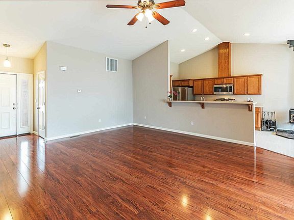 4th image of 253 Walker St