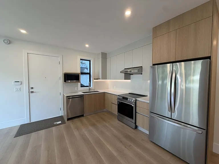 9X3 Westmount Dr — Photo 4