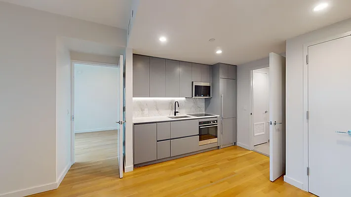 Rented by Bond New York | media 308