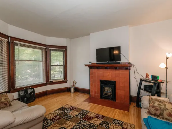 2865 N Farwell Ave, Milwaukee, WI 53211