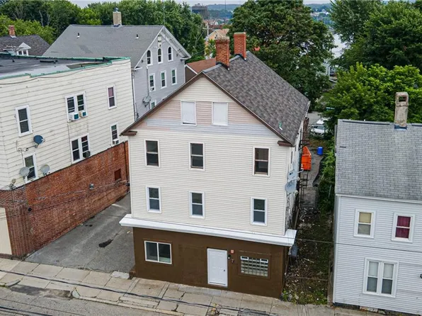 203 Arnold St, Woonsocket, RI 02895