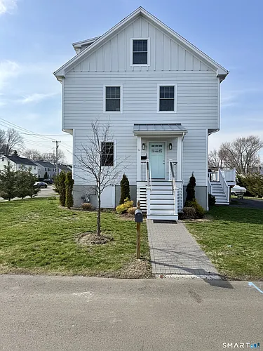 12 Sandy Way Photo 1