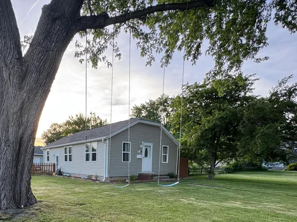 220 S 7th St, Chesterton, IN 46304