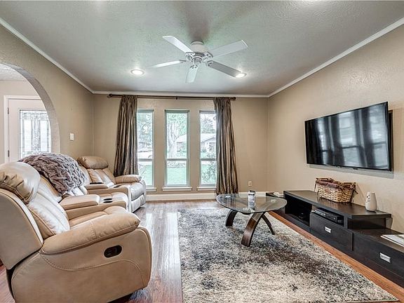 5th image of 2009 Midcrest Dr