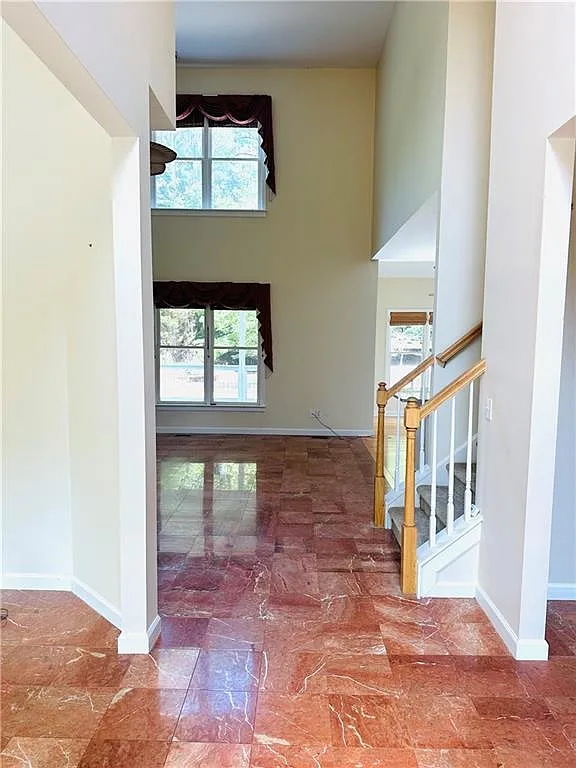 5 bed, 4.0 bath, 3426 sqft, $3,850 — Photo 2