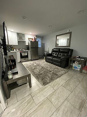 1st image of 279 Swinton Ave #1
