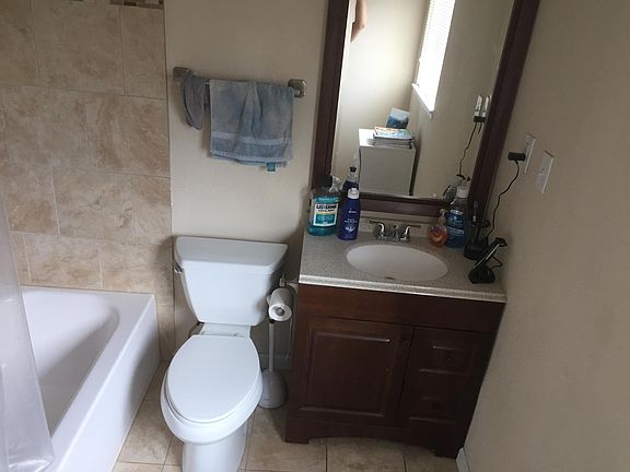 5th image of 104 N Galapago St