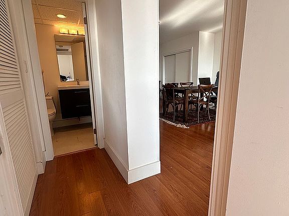 5th image of 90 Edgewater Dr APT 917