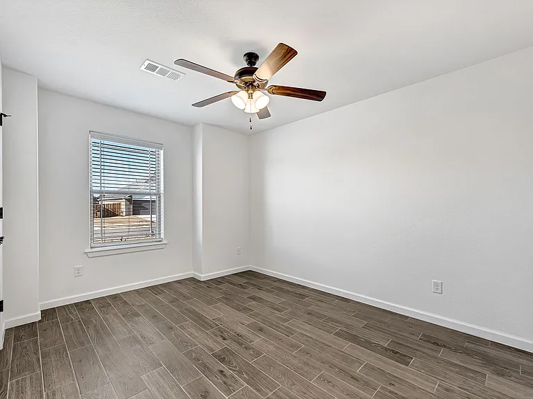 266 S Coventry Ave — Photo 17