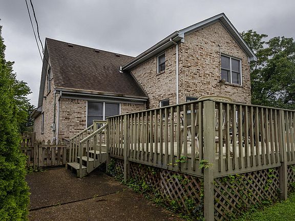 2nd image of 1601 Gardiner Ln