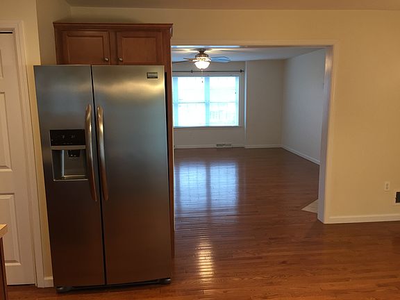 4th image of 448 Hillside Dr