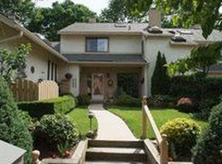 24 Sugar Knoll Dr, Devon, PA 19333