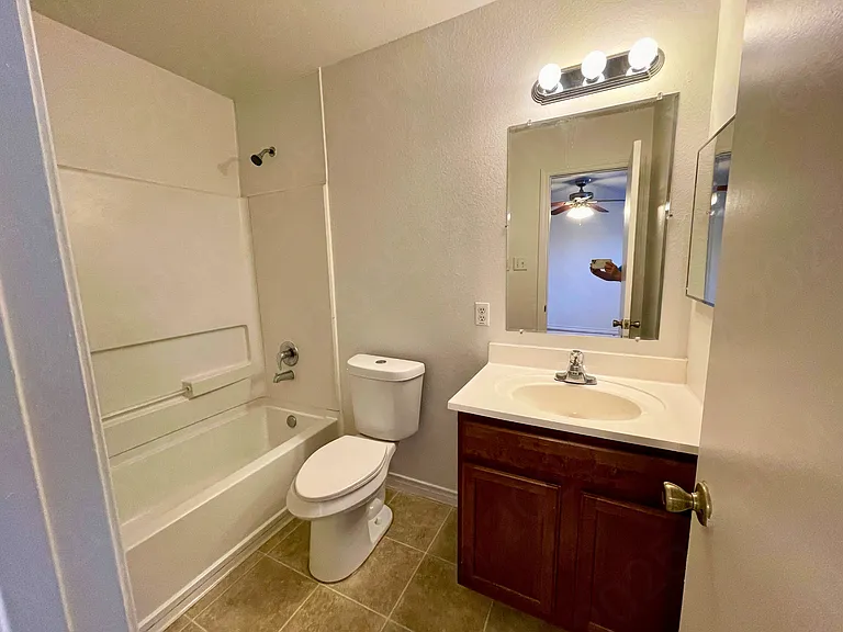Kingsbury View-8603 — Photo 11