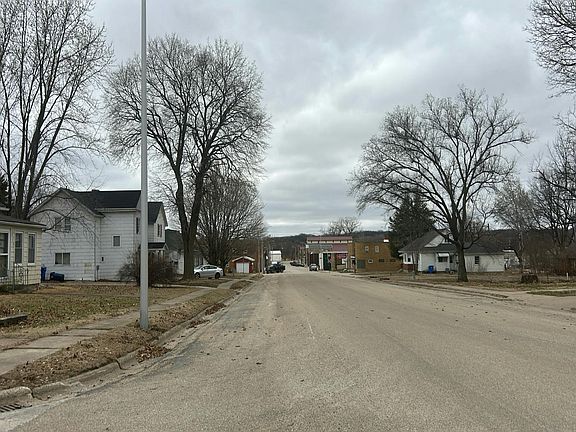 5th image of 314 Main St