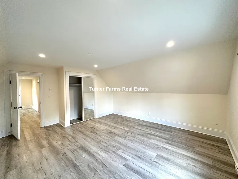 72 Roseclair St #2R — Photo 3