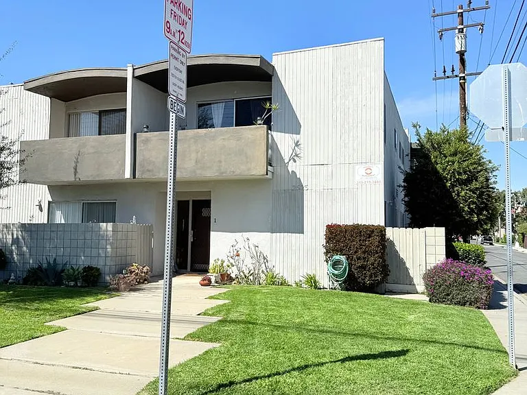2523 Rockefeller Ln — Photo 3