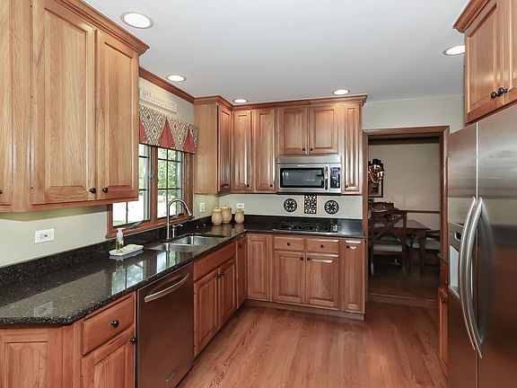 4th image of 430 E Maude Ave