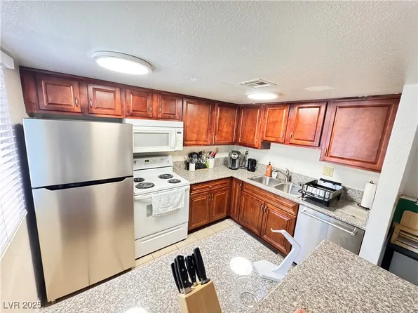 5220 Indian River Dr Unit 277, Las Vegas, NV 89103