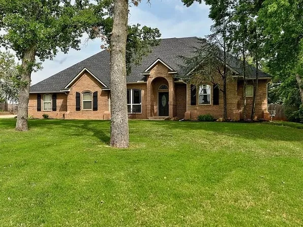 701 Chippingham Ln, Blanchard, OK 73010