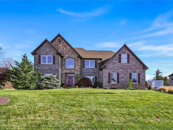 330 Manor Dr, Nazareth, PA 18064