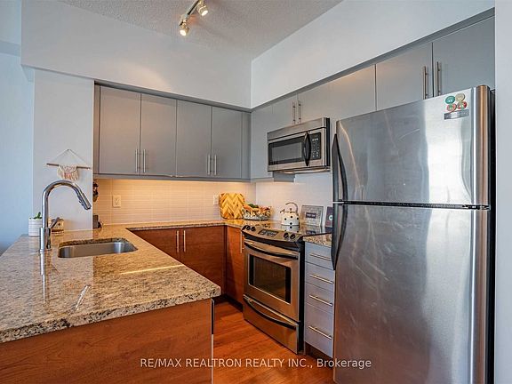 4th image of 83 Redpath Ave #911