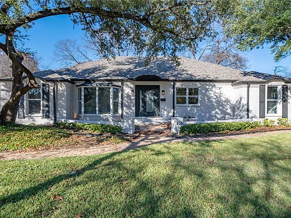 2nd image of 810 Clearwater Dr